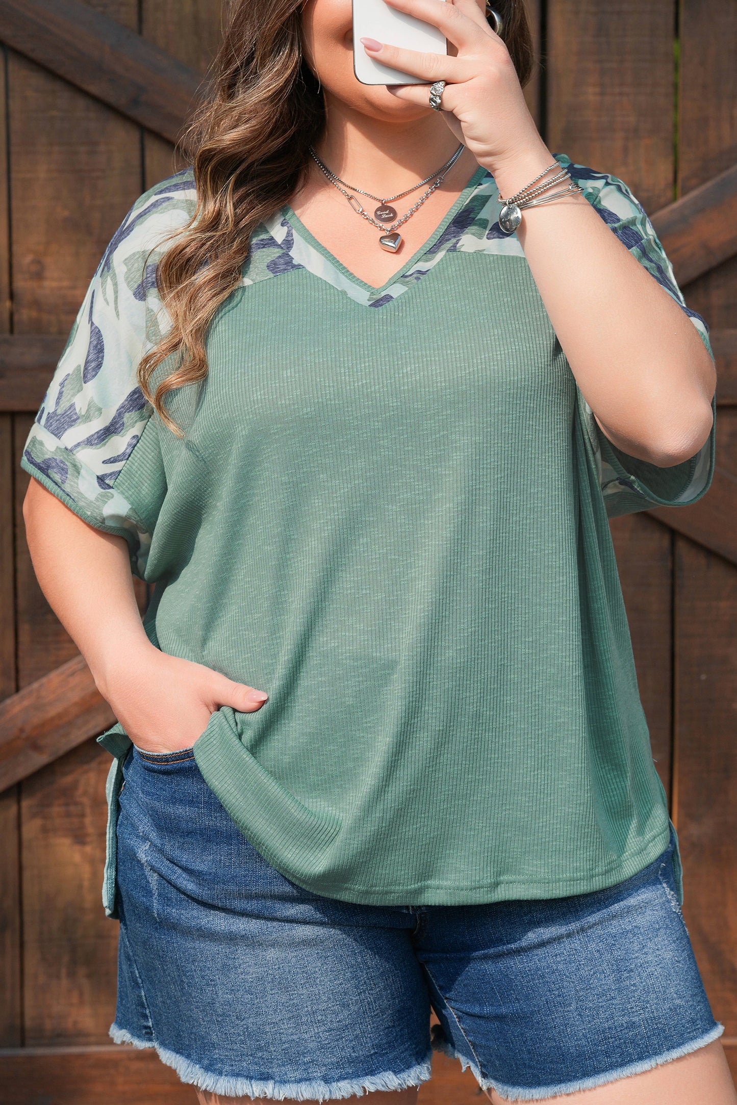 Mist Green Ribbed Camouflage Patchwork Plus-Size V-Neck Tee