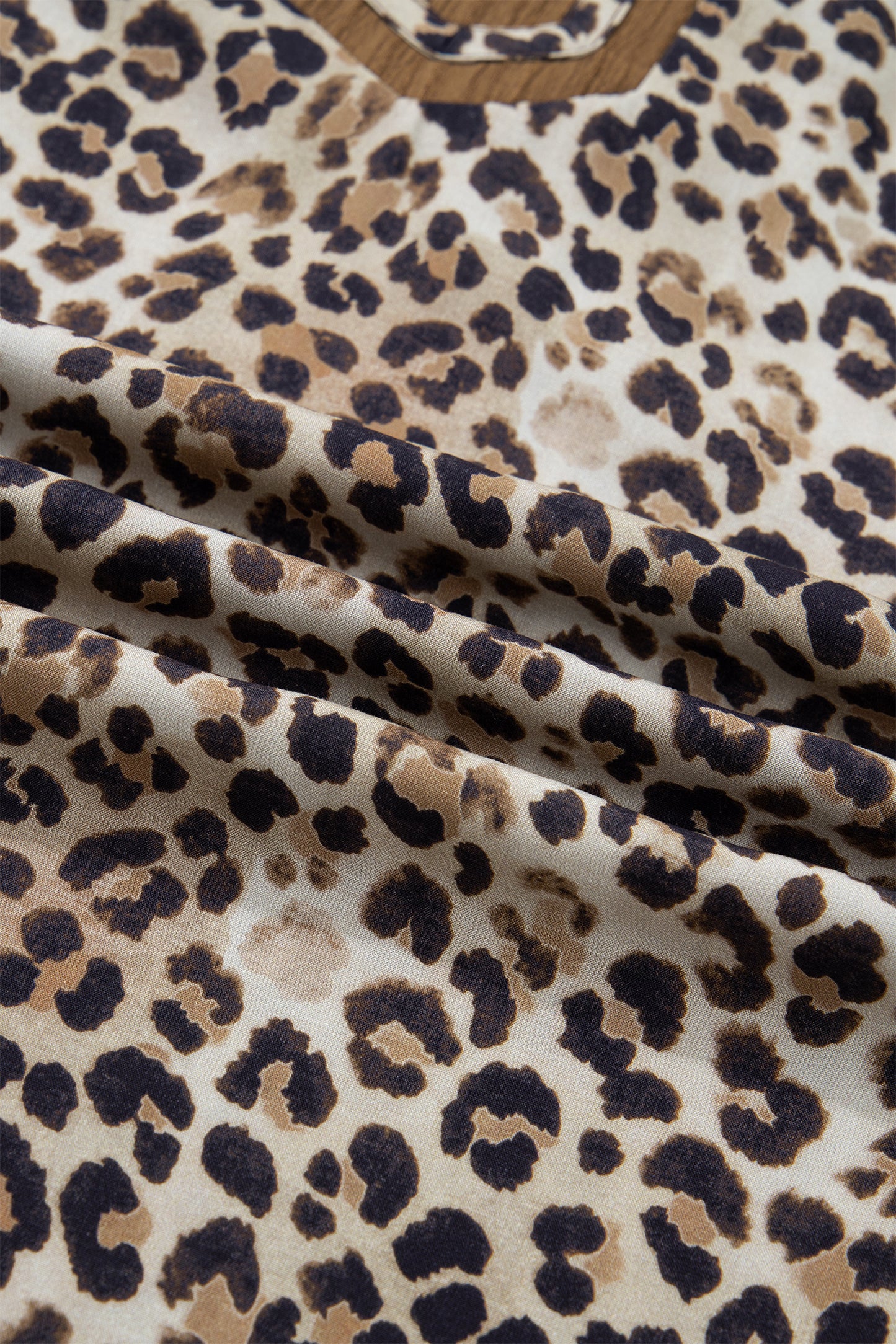 Brown Plus-Size Leopard Print Crinkled Colorblock Patchwork V-Neck Blouse
