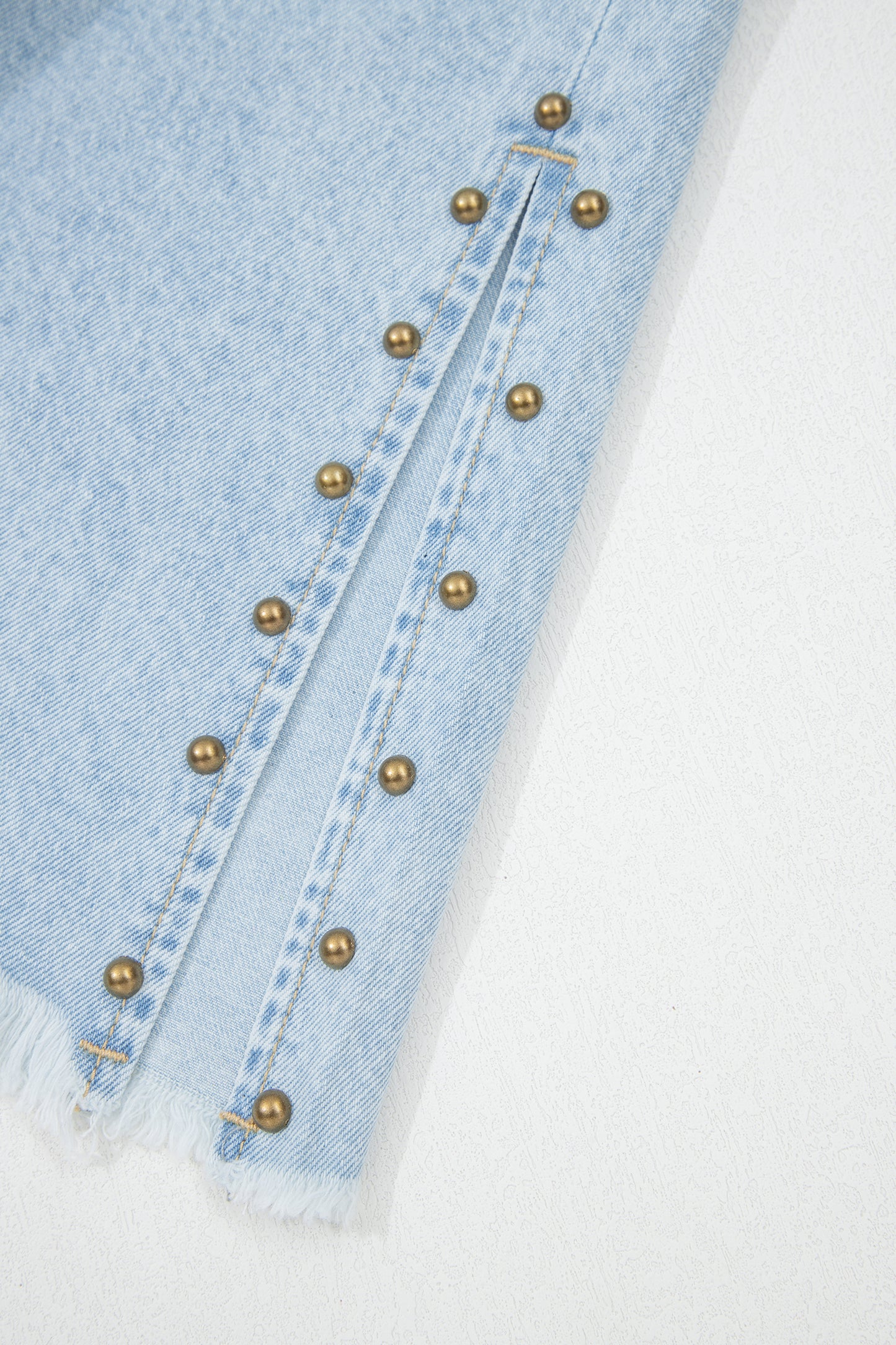 Studded Side-Slit Leg Frayed Pocketed Wide Leg Jeans