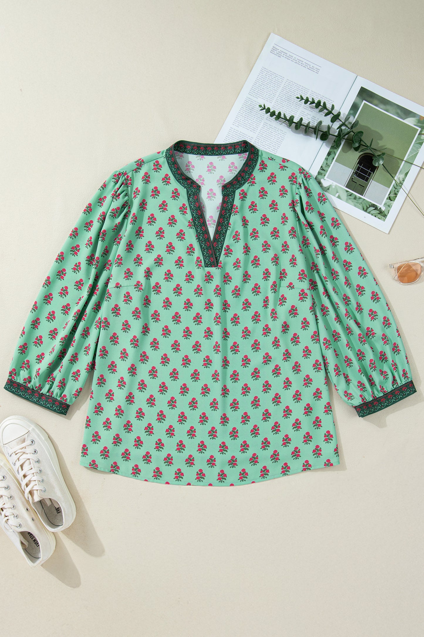 Green Plus-Size Floral Print Contrast Trim V-Neck Bracelet Sleeve Blouse