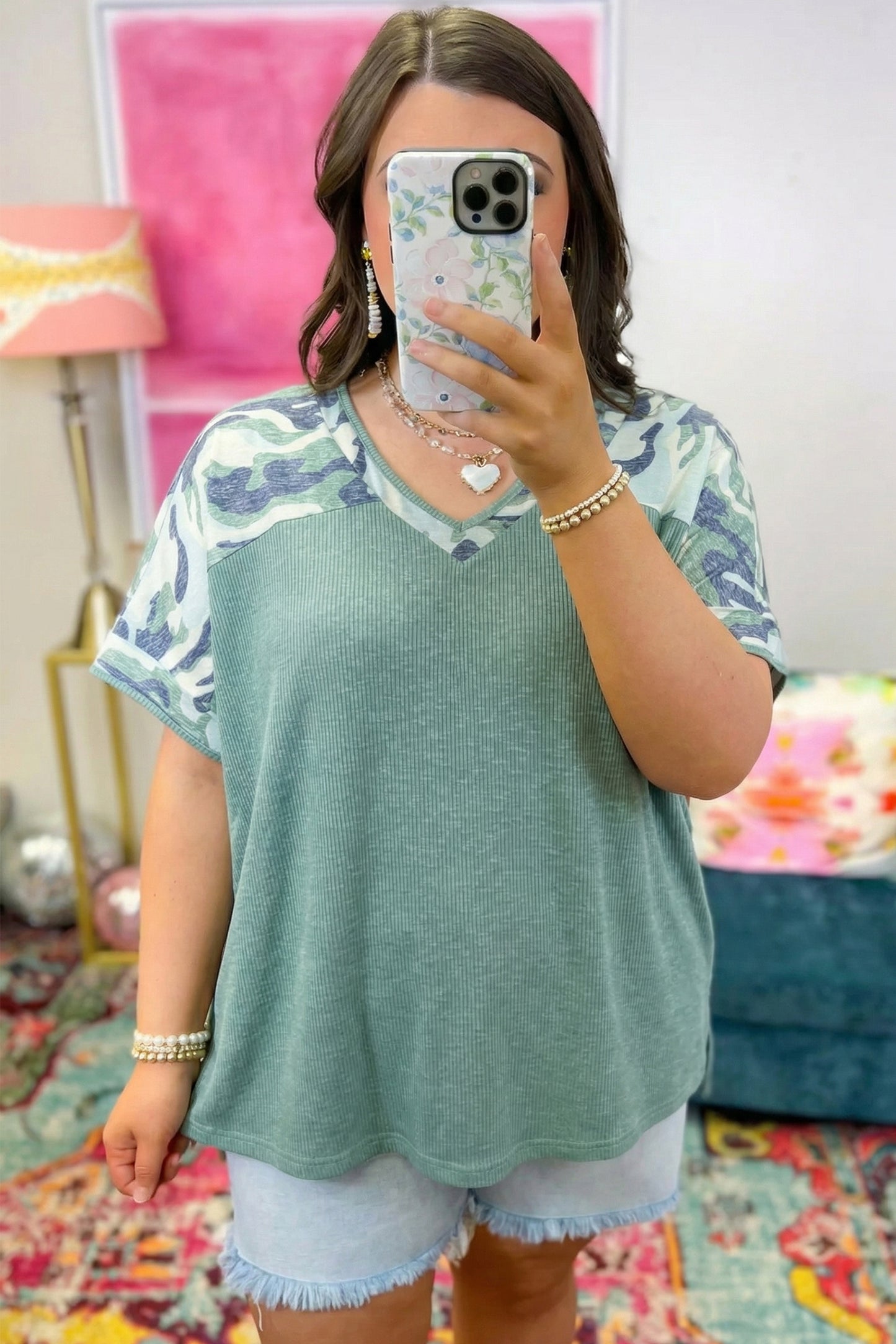 Mist Green Ribbed Camouflage Patchwork Plus-Size V-Neck Tee