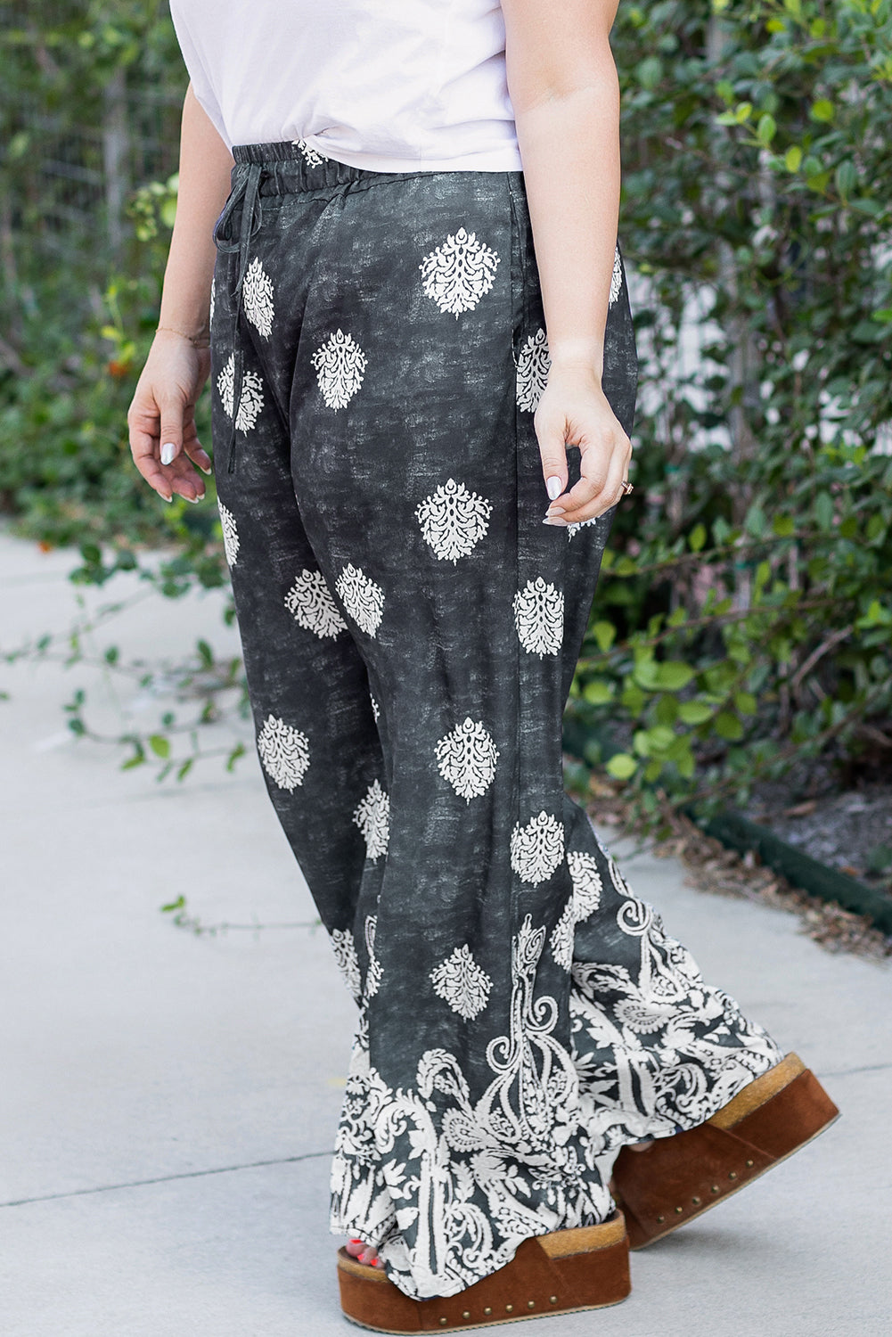 Black Plus-Size Geometric Ethnic Print Drawstring Wide Leg Pants