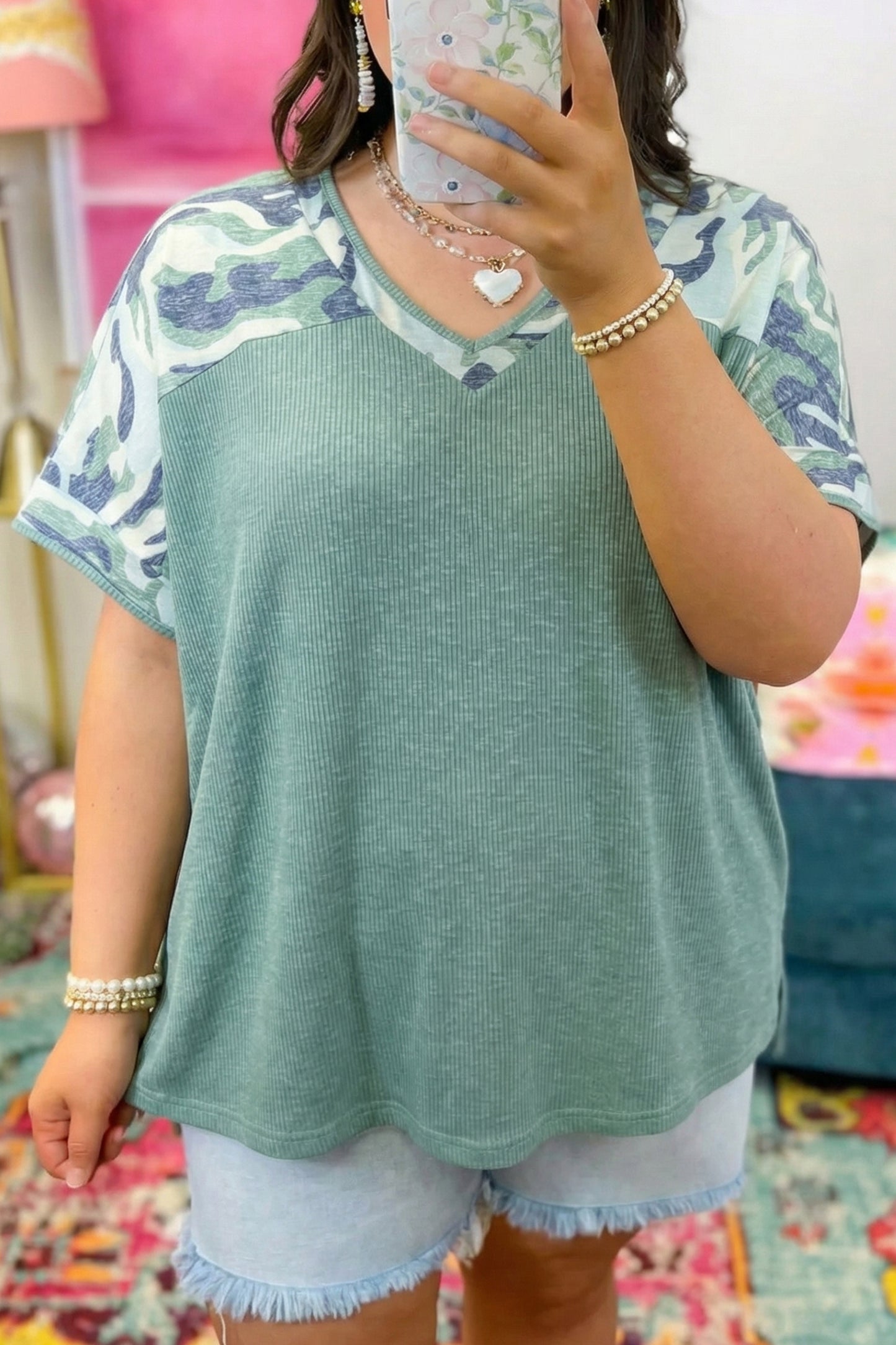 Mist Green Ribbed Camouflage Patchwork Plus-Size V-Neck Tee